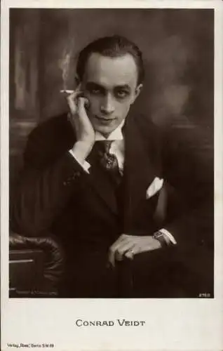 Ak Schauspieler Conrad Veidt, Ross 272/2, Zigarette