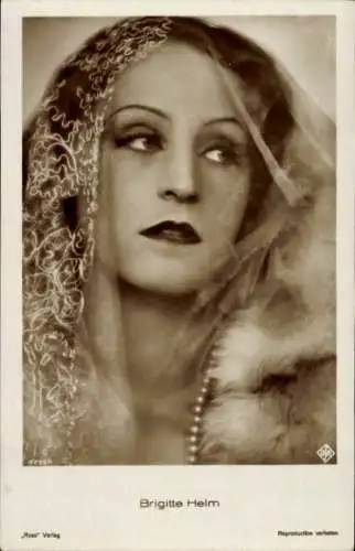 Ak Schauspielerin Brigitte Helm, bekannt aus Metropolis, Portrait, Schleier