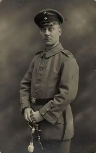 Foto Ak Deutscher Soldat in Uniform, Portrait