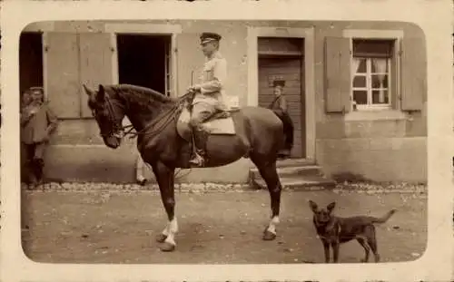 Foto Ak Gunsbach Günsbach Elsass Haut Rhin, Offizier Maschberger zur Pferde, 1917