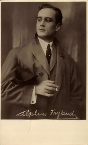 Ak Schauspieler Alphons Fryland, Portrait, Zigarette