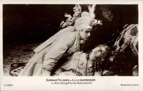 Ak Filmszene Die Lieblingsfrau des Maharadscha, Schauspieler Gunnar Tolnaes, Lilly Jacobsson