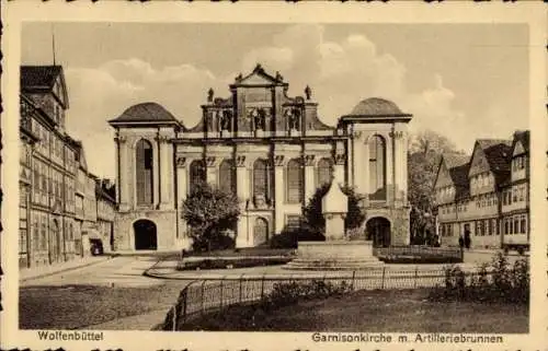 Ak Wolfenbüttel in Niedersachsen, Garnisonkirche, Artilleriebrunnen