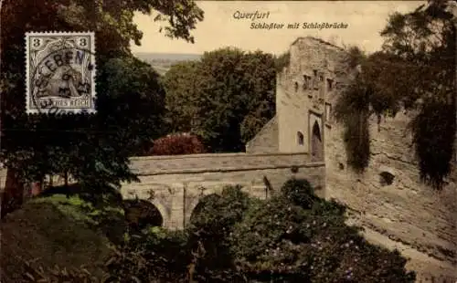 Ak Querfurt im Saalekreis, Schlosstor, Schlossbrücke