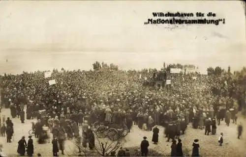 Foto Ak Wilhelmshaven, Demonstration Wilhelmshaven für die Nationalversammlung, Menschenmenge