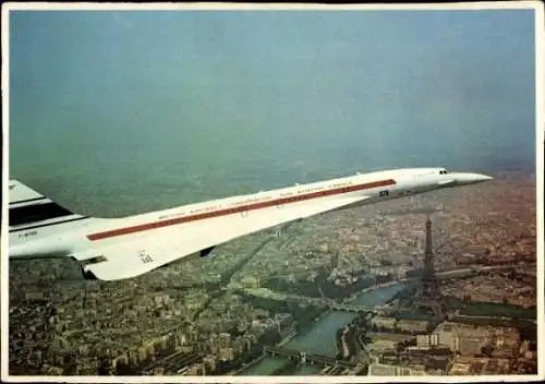 Ak Überschall-Passagierflugzeug Concorde über Paris