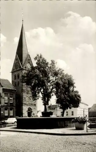 Ak Steinheim in Westfalen, Brunnen, Kirche, Rathaus