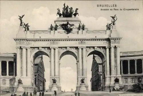 Ak Bruxelles Brüssel, Arcades du Parc du Cinquantenaire, Personen