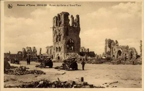 CPA Ypres Ypres Flandre occidentale, Ruines des Halles et Grand Place