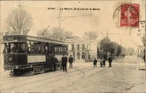 CPA Vitry Val de Marne, Mairie et la rue de la Barre, tram