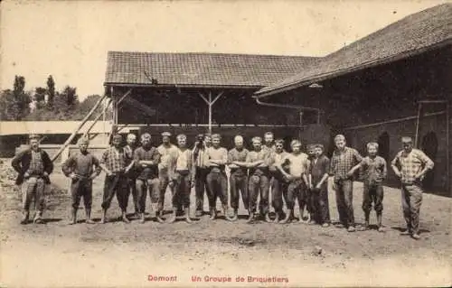 Ak Domont Val d'Oise, Groupe de Briquetiers