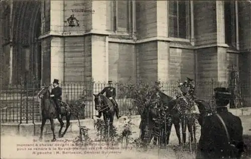 Ak Vincennes Val de Marne, Revue-Manoeuvre, M. Berteaux, General Sylvestre, 1905