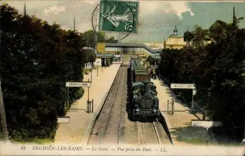 Ak Enghien les Bains Val d'Oise, Bahnhof, Gleisseite, Brücke