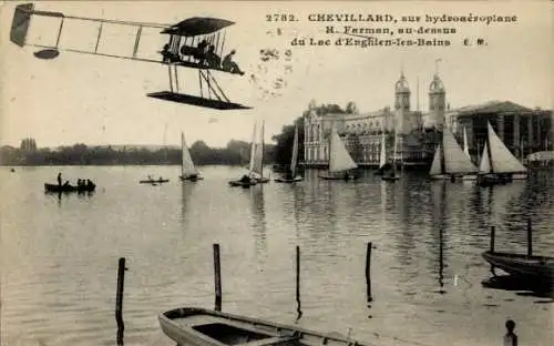 Ak Enghien les Bains Val d'Oise, Chevillard im Wasserflugzeug von H. Farman über dem See