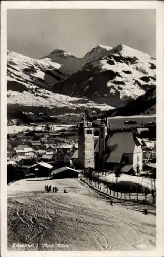 Ak Kitzbühel in Tirol, Winteransicht, Kirche