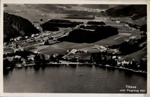 Ak Titisee Neustadt im Breisgau Hochschwarzwald, Fliegeraufnahme