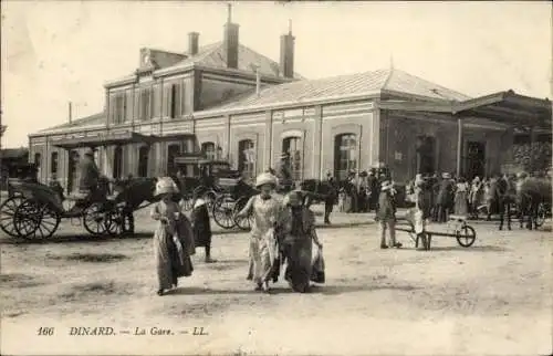 CPA Dinard Ille et Vilaine, Bahnhof, Kutsche, Passanten