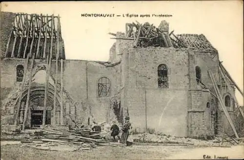 Ak Montchauvet Yvelines, Kirchenruine nach der Explosion