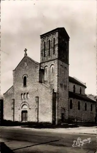 Ak Maison Rouge en Brie Seine et Marne, Kirche