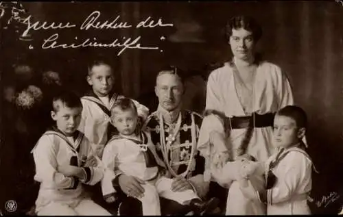 Ak Cecilienhilfe, Kronprinz Wilhelm von Preußen, Kronprinzessin Cecilie, Söhne, Teddybär