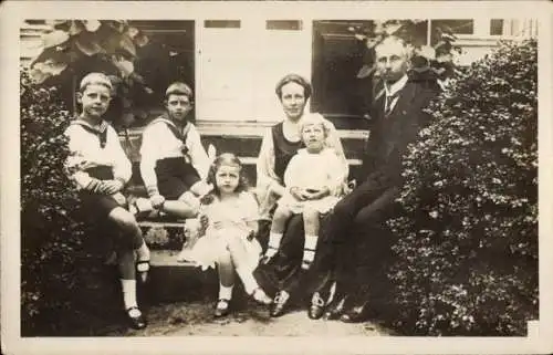 Ak Prinz Oskar von Preußen und seine Gemählin Ina Maria, Familienbild