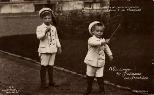 Ak Prinz Wilhelm und Prinz Louis Ferdinand von Preußen bringen der Großmama ein Ständchen