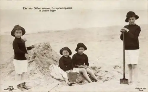 Ak Sopot Zoppot, Söhne des Kronprinzen Wilhelm von Preußen am Strand