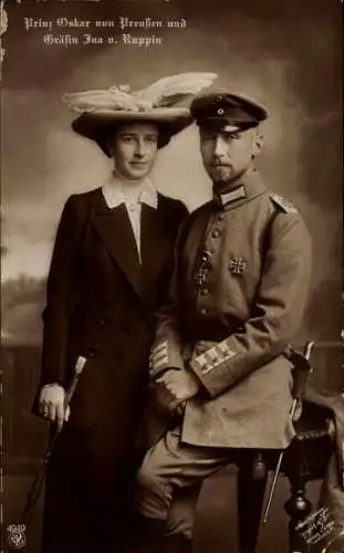 Ak Oskar Prinz von Preußen, Gräfin Ina Marie, Portrait, Uniform, Eisernes Kreuz