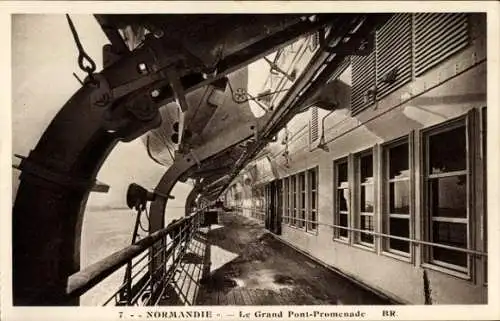 Ak Paquebot Normandie, CGT French Line, Transatlantique, Pont Promenade