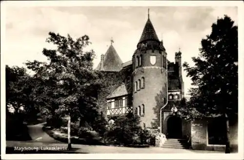 Ak Magdeburg in Sachsen Anhalt, Blick auf die Lukasklause, Treppe, Turm