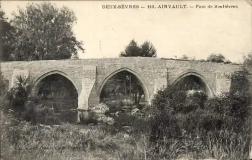 Ak Airvault Deux Sevres, Brücke über den Fluss Soulièvres