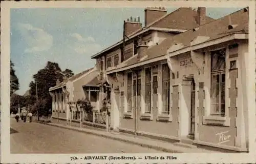 Ak Airvault Deux Sevres, Straßenszene, Mädchenschule