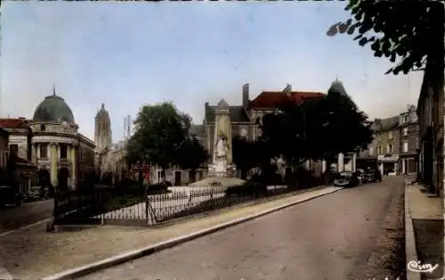 Ak Bressuire Deux Sèvres, Square de la Poste