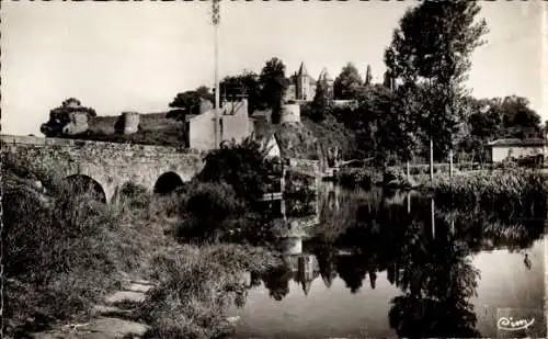 Ak Bressuire Deux Sèvres, Brücke, Festung und Schloss