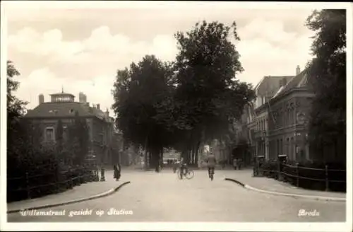 Ak Breda Nordbrabant Niederlande, Willemstraat Blick auf den Bahnhof