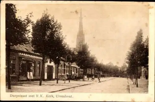 Ak Ulvenhout Nordbrabant Niederlande, Dorpstraat mit römisch-katholischer Kirche