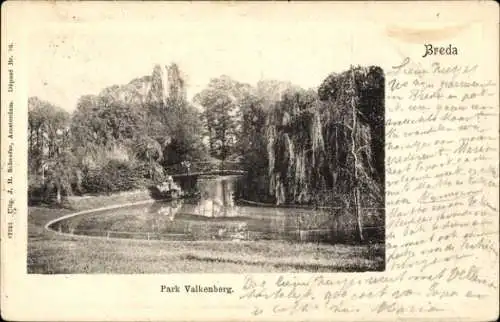 Ak Breda Nordbrabant Niederlande, Park Valkenberg in  kleine Brücke über einen Fluss, viele Bäume