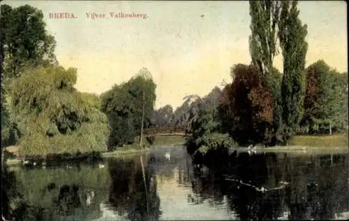 Ak Breda Nordbrabant Niederlande, Auf der Vorderseite der Postkarte ist ein Teich im Park Valk...