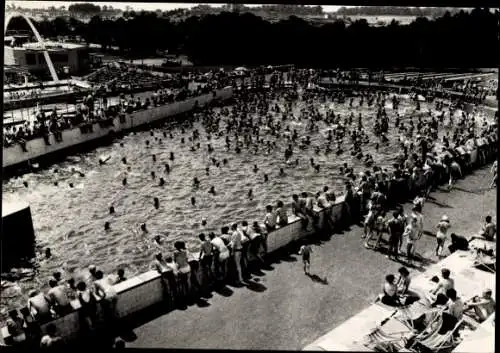 Ak Katowice Kattowitz Chorzow Oberschlesien, Partie im Schwimmbad