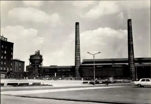 Ak Katowice Kattowitz Chorzow Oberschlesien, Powstańców Śląskich Platz mit Blick auf Stahlwerk