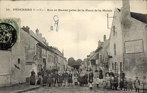 Ak Penchard Seine et Marne, Straßenszene mit vielen Passanten in Penchard