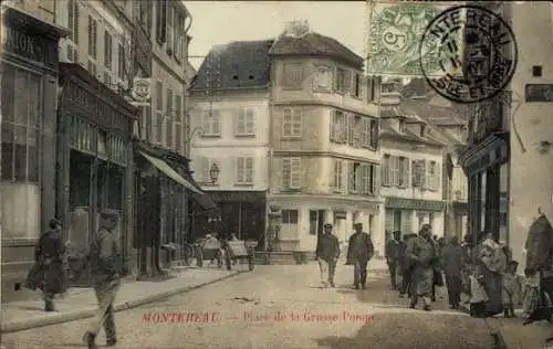 CPA Montereau Seine et Marne, Place de la Grosse Pompe