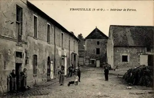 CPA Frouville Val d'Oise, Interieur de Ferme