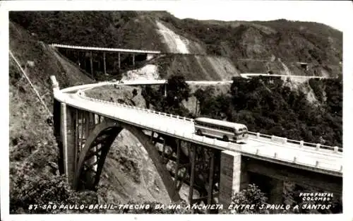 Foto Ak Brasilien, Straße zwischen São Paulo und Santos, Brücken, Autobus