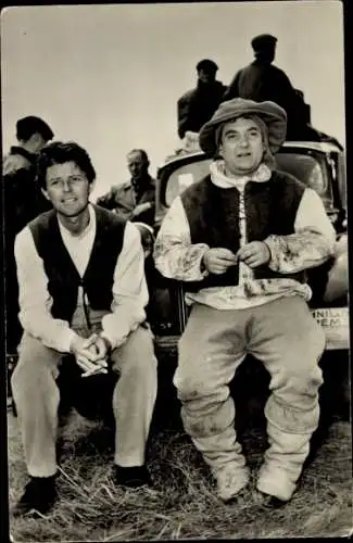 Ak Schauspieler Gerard Philipe und Jean Carmet, Film Till Eulenspiegel