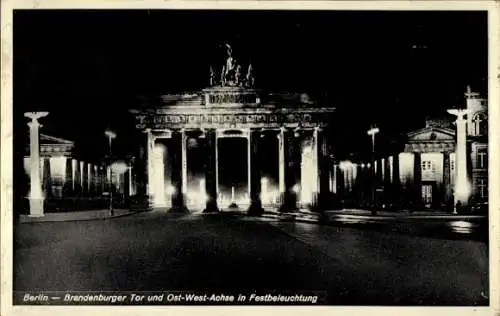 Ak Berlin Mitte, Brandenburger Tor bei Nacht