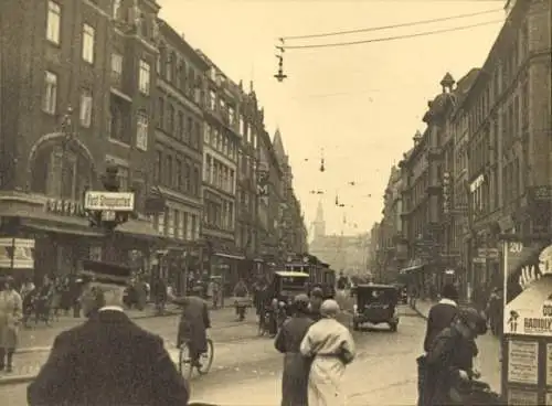 Foto København Kopenhagen Dänemark, Straßenpartie, Geschäfte, Straßenbahn