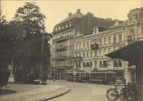 Foto Lübeck, Straßenpartie, Straßenbahn, Fassadenreklame Patent Byran, Stöltens