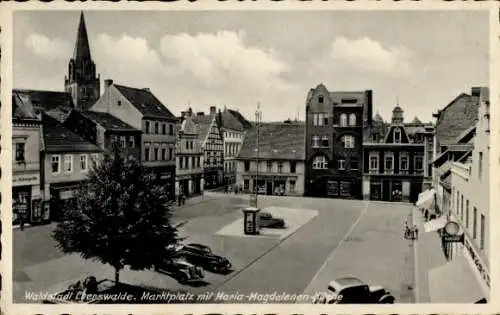 Ak Eberswalde im Kreis Barnim, Marktplatz mit Maria Magdalenen Kirche, Telefonzelle, Geschäfte