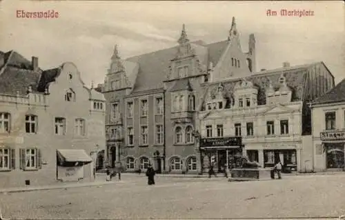 Ak Eberswalde im Kreis Barnim, Marktplatz, Geschäfte